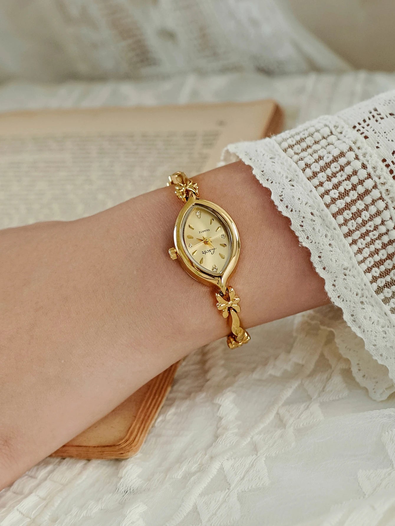 Retro Gold Small Dial Women's Watch